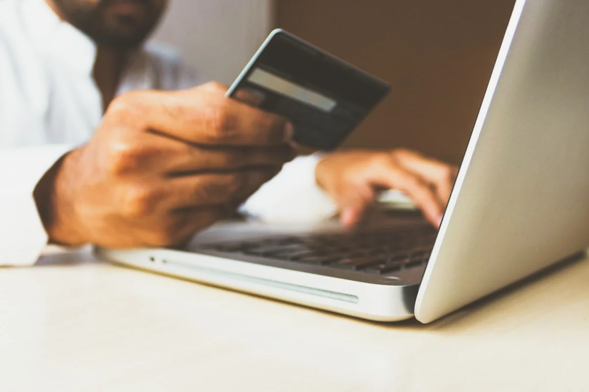 High-Volume E-Commerce Fraud Prevention: 3D Secure 2.2 & Automated Chargeback Defense Systems