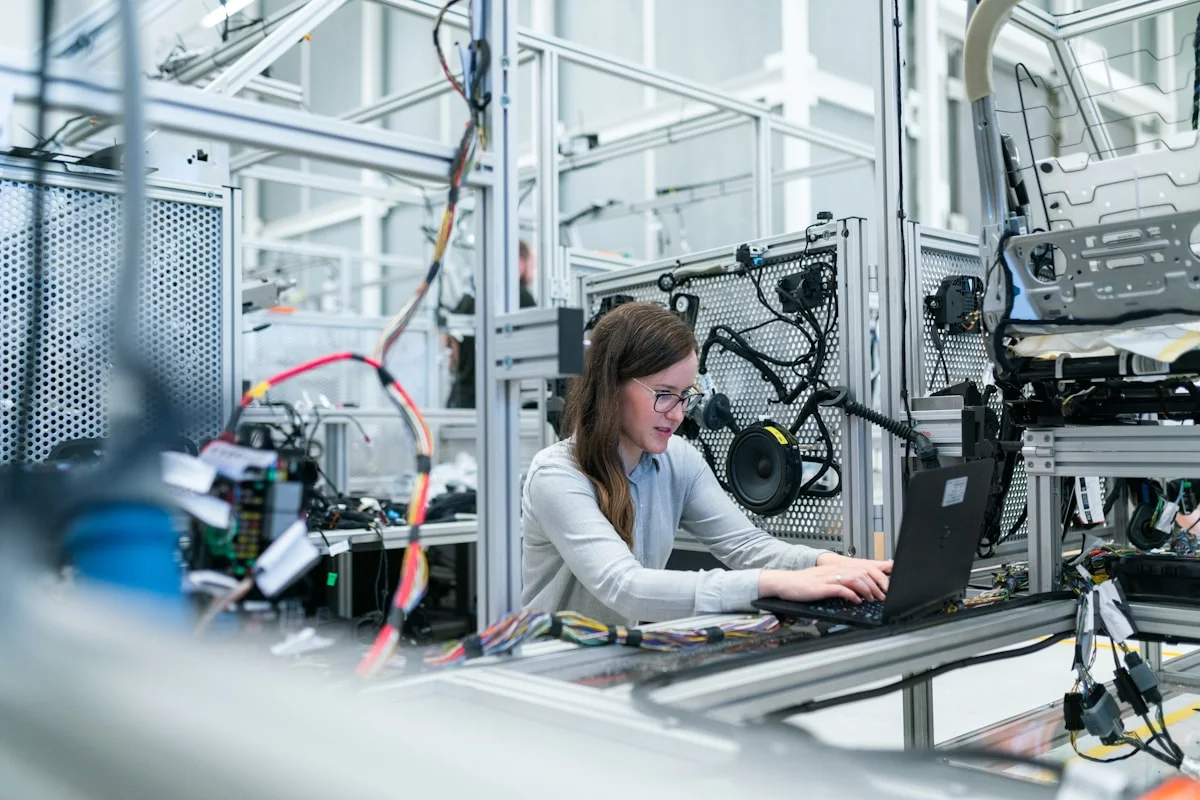Manufacturing Web Design & B2B Industrial Lead Generation: Custom WordPress Engineering Blueprint
